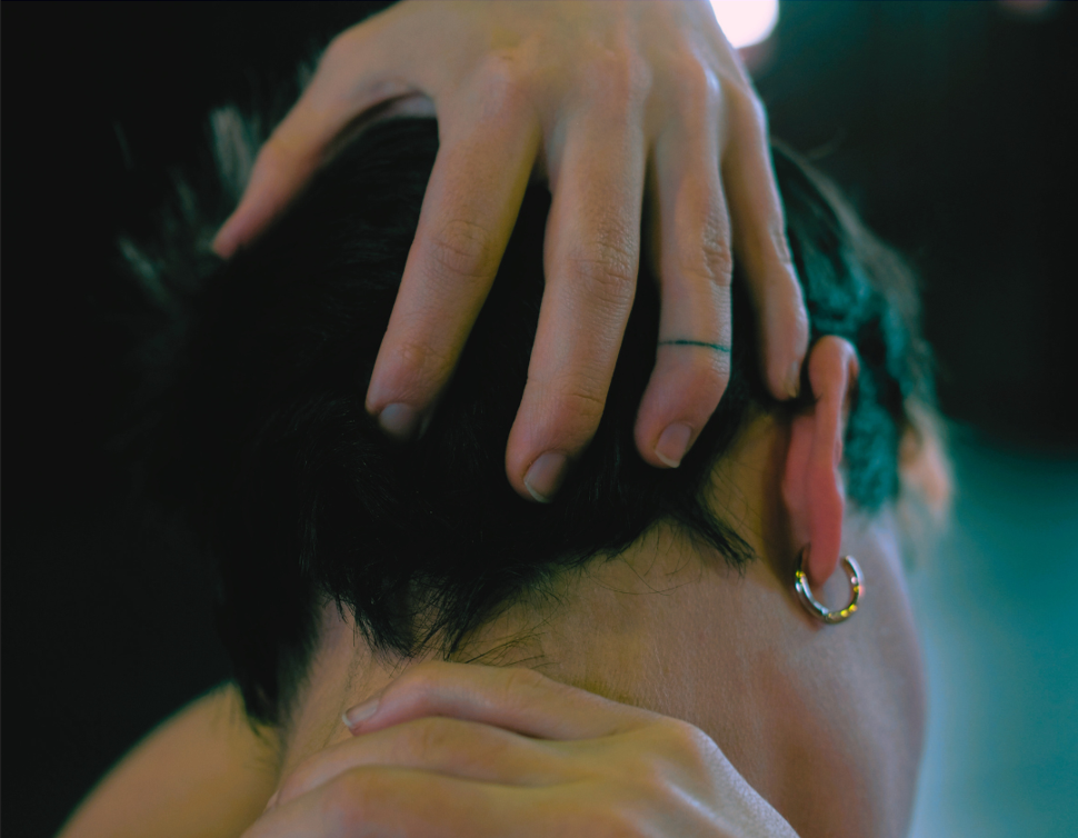 A nos corps - mains et visage